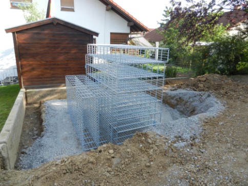 Terrassenecke vorbereitet für Einbau der Gabione