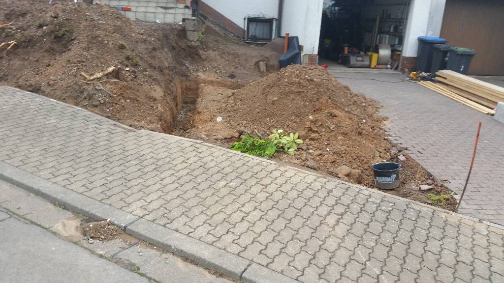 Ausbaggerarbeiten beginnen.