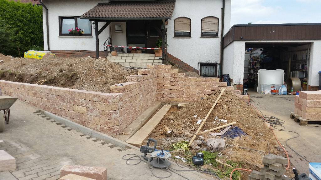 Die Mauer wird gemäß Plan erstellt.