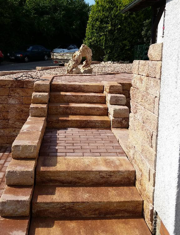 Blick auf die fertige Treppenanlage.